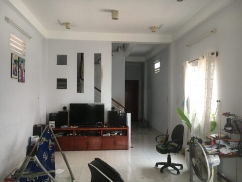 Nhà bán đường Chiến Lược