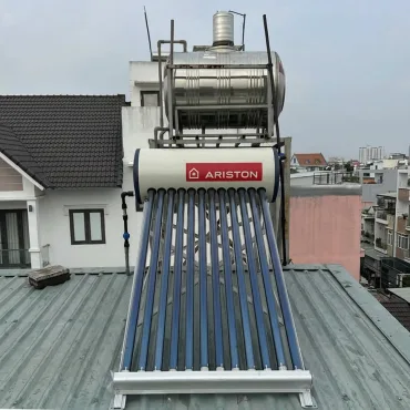 M&aacute;y năng lượng mặt trời Ariston 132L