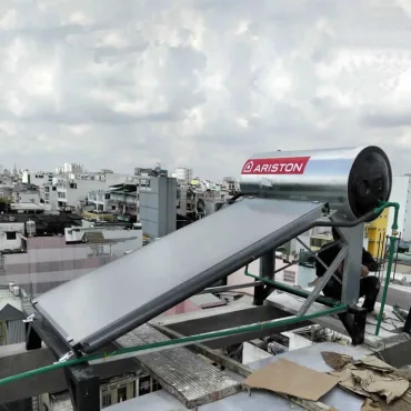 M&aacute;y nước n&oacute;ng năng lượng mặt trời Ariston 150 l&iacute;t chịu &aacute;p