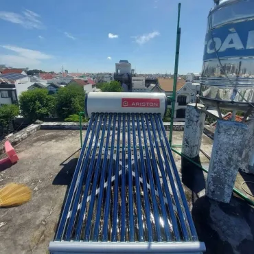 Máy nước nóng năng lượng mặt trời Ariston 160 lít