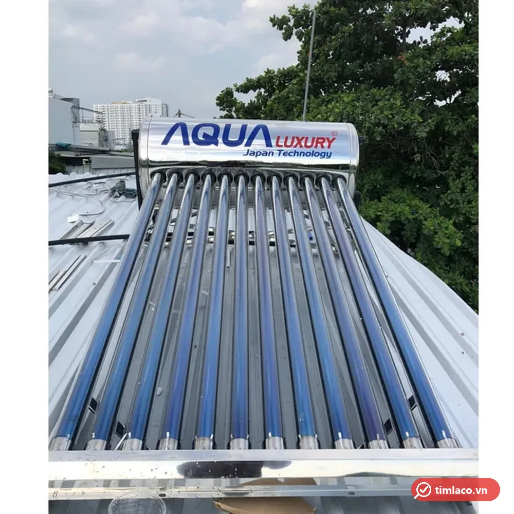 Dàn 12 ống chân không của máy nước nóng Aqua inox 130 lít nhìn từ phía trước