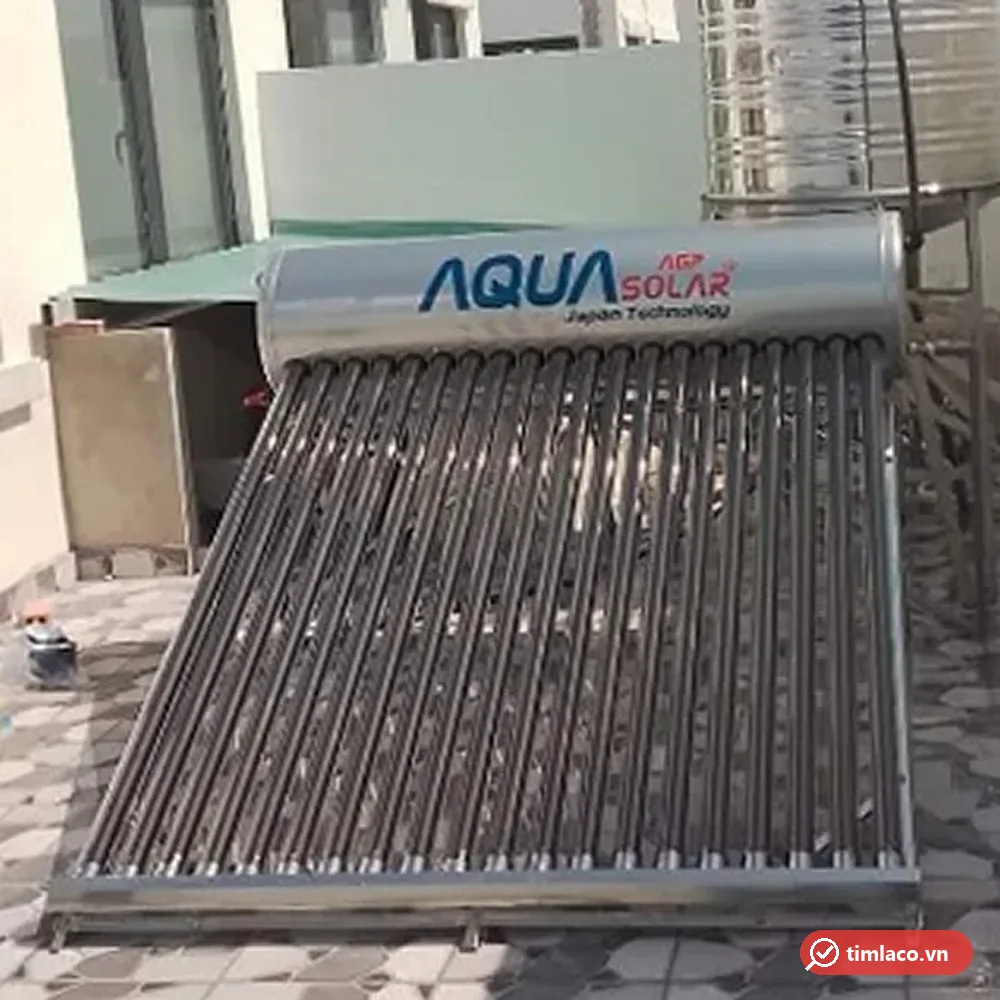 Máy nước nóng năng lượng mặt trời Aqua lắp trên sân thượng (ảnh minh hoạ dòng hàng)