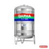 Bồn nước inox Dapha 500 lít kiểu đứng có chân inox, dải màu đỏ xanh lá xanh dương in chữ DAPHA ISO 9001 (ảnh minh hoạ dòng hàng)