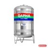 Bồn nước inox Dapha 700 lít kiểu đứng có chân inox, dải màu đỏ xanh lá xanh dương in chữ DAPHA ISO 9001 (ảnh minh hoạ dòng hàng)