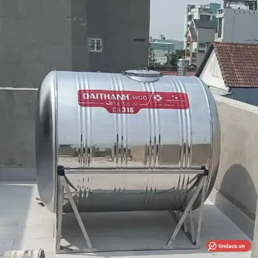 Bồn inox Đại Thành Vigo nằm ngang, nhãn đỏ ghi Inox SUS 316, đặt trên sân thượng (ảnh minh hoạ dòng hàng)