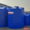 Bồn nhựa đứng Sơn Hà cỡ lớn đặt ngoài bãi cạnh các bồn cùng loại, tem Sơn Hà trên thân (ảnh minh hoạ dòng hàng)