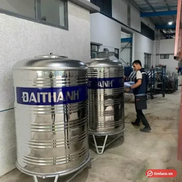 Hai bồn nước inox Đại Thành kiểu đứng nhãn xanh tại xưởng (ảnh minh hoạ dòng hàng)