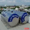Hai bồn nước inox Đại Thành cỡ lớn nằm ngang trên khung chân, nhãn xanh ở đầu bồn, lắp trên sân thượng (ảnh minh hoạ dòng hàng)