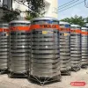 Hàng bồn nước inox Hwata kiểu đứng có chân đế, đặt tại bãi hàng (ảnh minh hoạ dòng hàng)