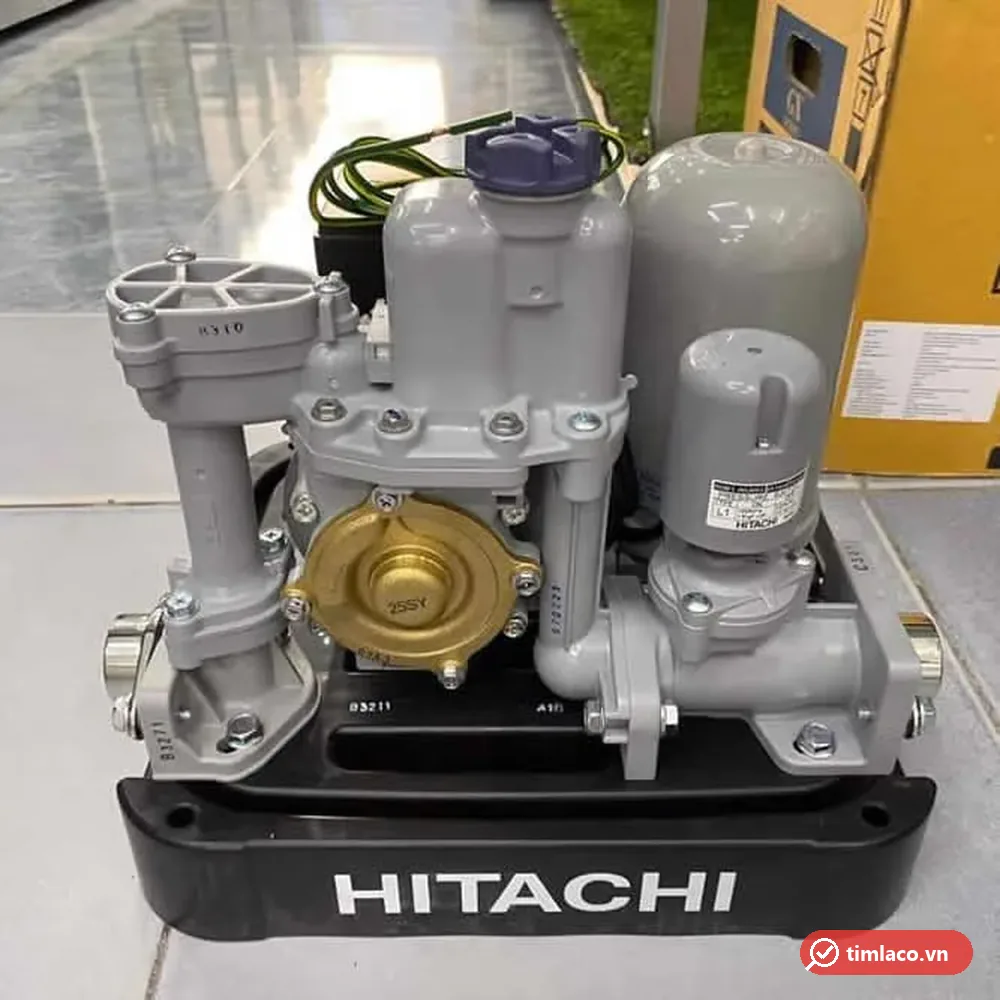Bên trong máy bơm Hitachi WM-P200GX2 khi tháo vỏ: đầu bơm, bình tích áp, công tắc áp lực