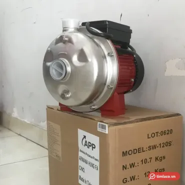 Máy bơm đầu inox APP SW-120S 1.25HP 220V đặt trên thùng hàng ghi MODEL SW-120S