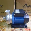 Máy bơm thân inox APP dòng SW, mô tơ xanh, đặt trước thùng hàng APP (ảnh minh hoạ dòng hàng)