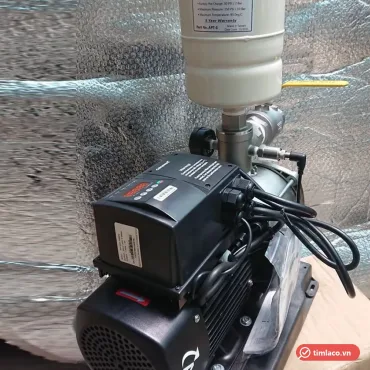 Máy bơm tăng áp biến tần APP, hộp biến tần màu đen gắn trên động cơ, bình tích áp phía trên đầu bơm inox (ảnh minh hoạ dòng hàng)