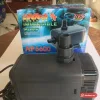 Máy bơm chìm Lifetech AP5600 thân xám có khớp nối đầu xả, phía sau là hộp Immersible Pump in mã AP5600