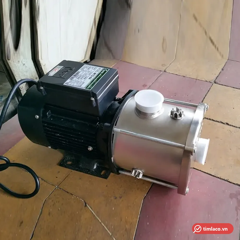Máy bơm đa tầng cánh inox APP MTS-84 2HP 220V, buồng bơm inox nằm ngang, nhãn MTS-84 trên hộp điện