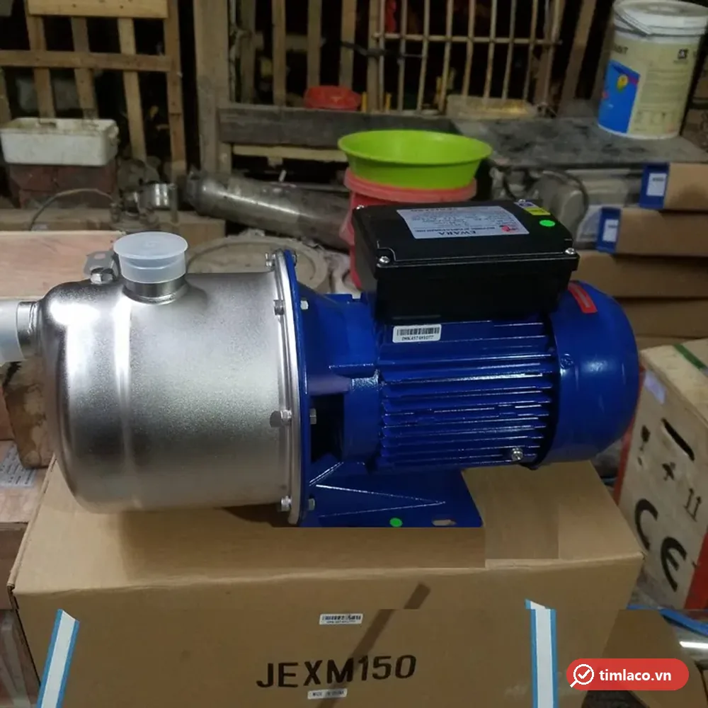 Máy bơm đầu jet Ewala JEXM150 thân inox, động cơ xanh, đặt trên thùng hàng in mã JEXM150