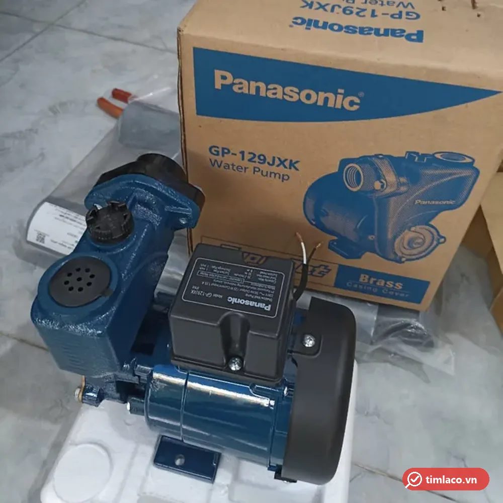 Máy bơm đẩy cao Panasonic GP-129JXK 125W cạnh thùng hàng ghi GP-129JXK