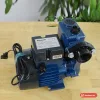 Máy bơm đẩy cao Panasonic GP-250JXK thân xanh, hộp điện đen có tem nhãn, nhãn mã GP-250JXK dán trên thân