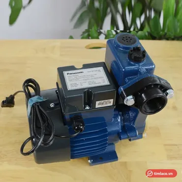 Máy bơm đẩy cao Panasonic GP-250JXK thân xanh, hộp điện đen có tem nhãn, nhãn mã GP-250JXK dán trên thân