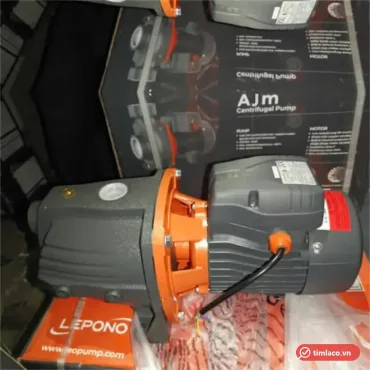 Máy bơm Lepono dòng AJm thân gang xám, mặt bích cam, đặt trước hộp AJm (ảnh minh hoạ dòng hàng)