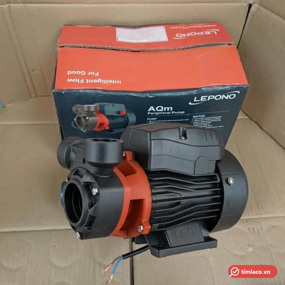 Máy bơm cánh ngoại vi Lepono dòng AQm thân đen, mặt bích đỏ cam, đặt trước hộp AQm Peripheral Pump (ảnh minh hoạ dòng hàng)