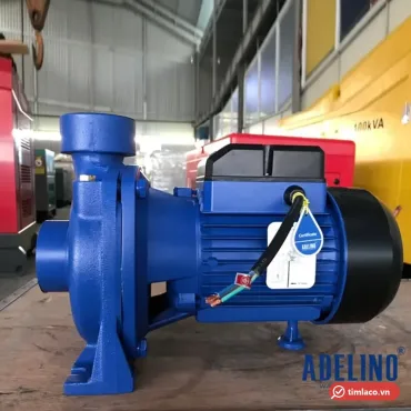 Máy bơm lưu lượng Adelino thân xanh, nắp hộp điện đen, gắn thẻ chứng nhận Adelino (ảnh minh hoạ dòng hàng)