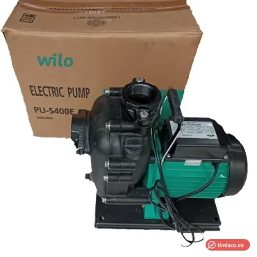 Máy bơm nước biển Wilo PU-S400E đầu nhựa đen đặt trước hộp Wilo ghi PU-S400E