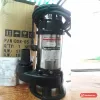Máy bơm nước thải APP DSK-05 thân inox, tem ghi Model DSK-05 400W (1/2HP), bên cạnh thùng hàng in P/N DSK-05