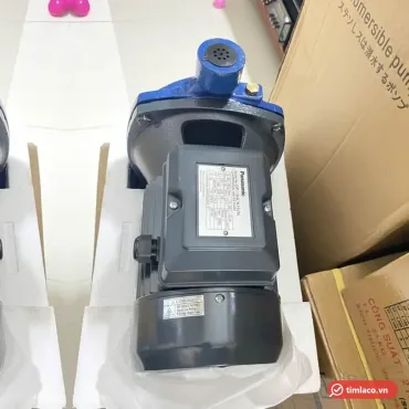 Máy bơm ly tâm Panasonic GP-15HCN1SVN 1,5HP nhìn từ trên, tem nhãn trên hộp điện