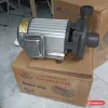 Máy bơm Tân Hoàn Cầu Super Win SP-1100 1,5HP đặt trên thùng máy Super Win