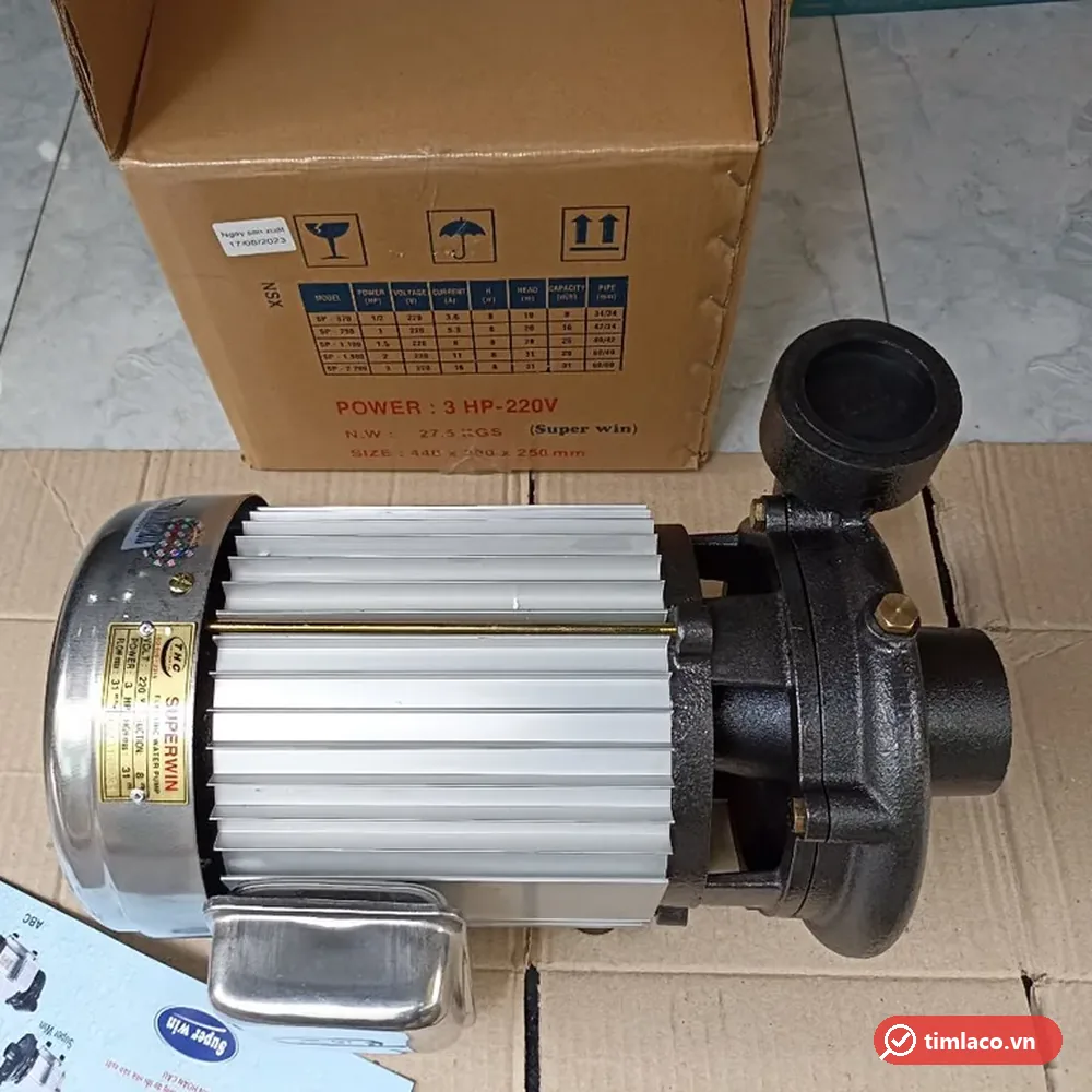 Máy bơm cao áp Tân Hoàn Cầu Super Win SP-2200 3HP cạnh hộp in bảng thông số dòng Super Win