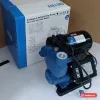 Máy bơm tăng áp Adelino APS25-B đặt cạnh hộp, ô APS25-B được đánh dấu trên hộp