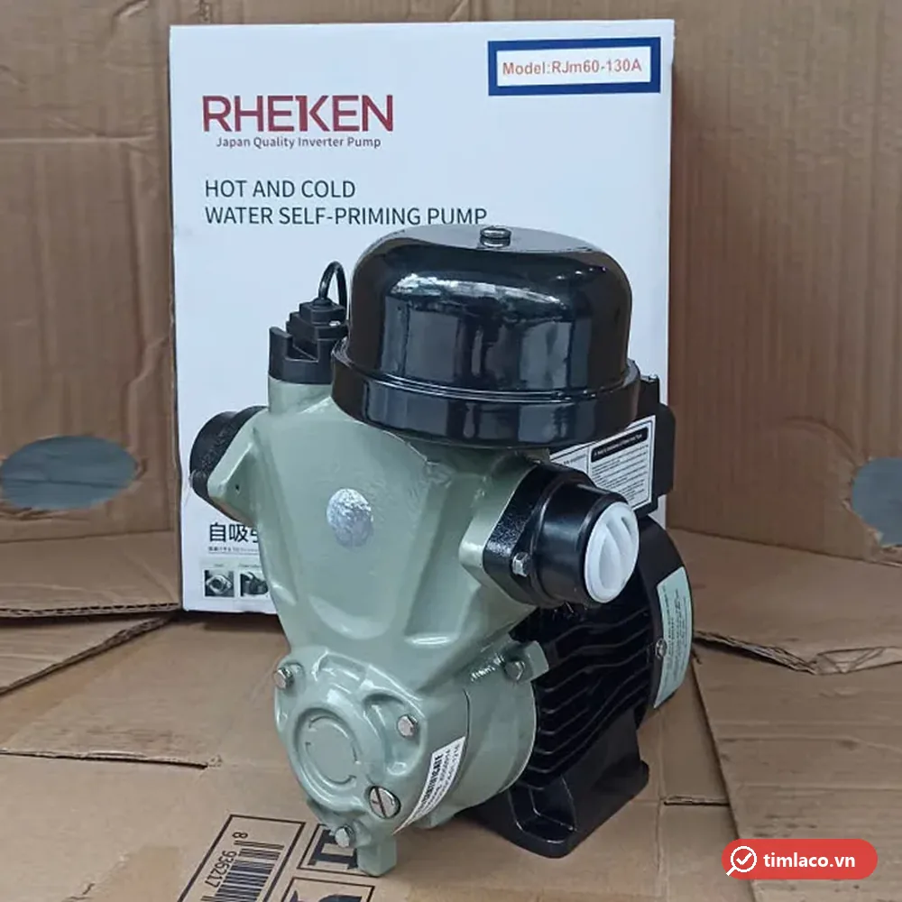 Máy bơm tăng áp điện tử Rheken RJm60-130A đặt trước hộp ghi model RJm60-130A
