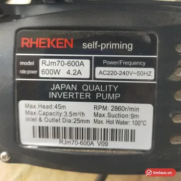 Tem nhãn trên thân máy bơm tăng áp Rheken RJm70-600A 600W: cột áp 45 m, lưu lượng 3,5 m³/h