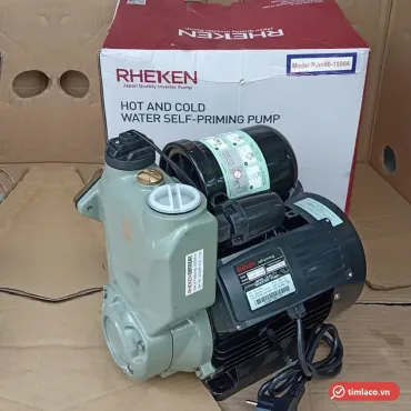 Máy bơm tăng áp Rheken RJm90-1500A đặt trước hộp ghi Model RJm90-1500A