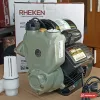 Máy bơm tăng áp điện tử Rheken thân xanh, bình đen, đặt trước hộp Rheken, kèm lọc đầu hút (ảnh minh hoạ dòng hàng)