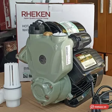 M&aacute;y bơm tăng &aacute;p điện tử Rheken th&acirc;n xanh, b&igrave;nh đen, đặt trước hộp Rheken, k&egrave;m lọc đầu h&uacute;t (ảnh minh hoạ d&ograve;ng h&agrave;ng)