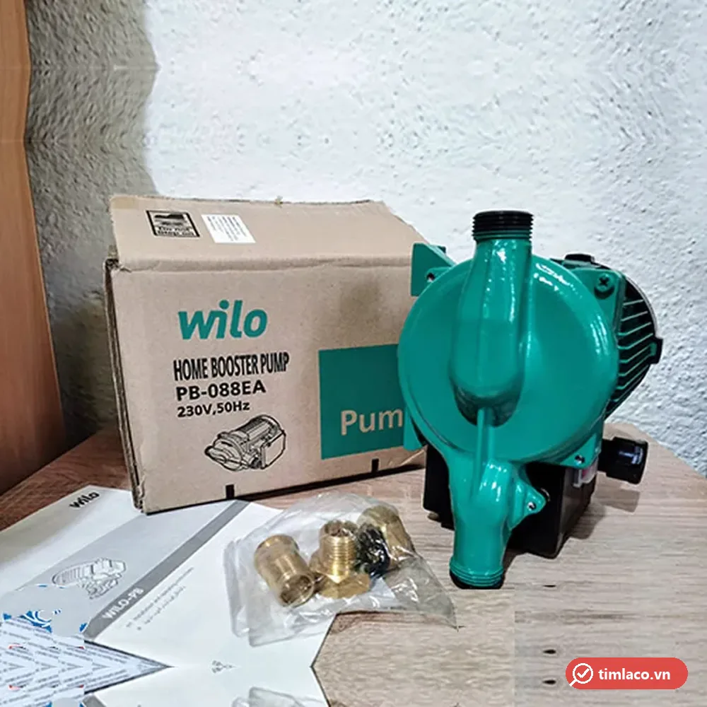 Máy bơm tăng áp Wilo PB-088EA 60W cạnh hộp Home Booster Pump và bộ đầu nối đồng