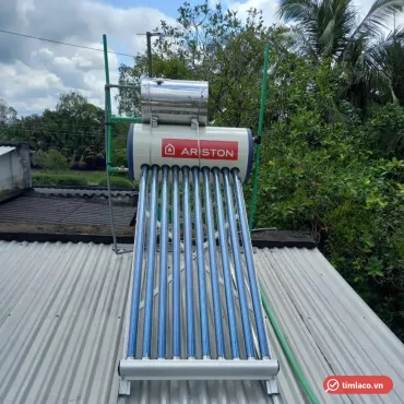M&aacute;y nước n&oacute;ng năng lượng mặt trời Ariston 116 l&iacute;t, 10 ống ch&acirc;n kh&ocirc;ng, lắp tr&ecirc;n m&aacute;i t&ocirc;n