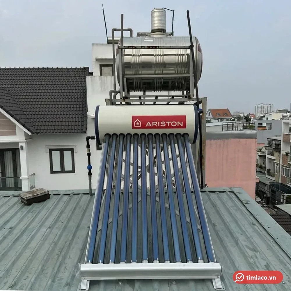 Máy nước nóng năng lượng mặt trời Ariston bản 132 lít 12 ống lắp trên mái tôn nhà phố (ảnh minh hoạ dòng hàng)
