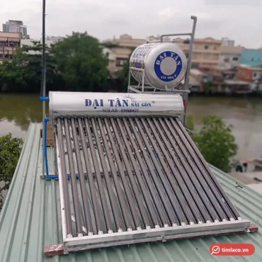 Máy nước nóng năng lượng mặt trời Đại Tân 200 lít 20 ống lắp trên mái tôn, nhãn Đại Tân Sài Gòn Solar Energy trên bình