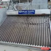Máy nước nóng năng lượng mặt trời Đại Tân lắp trên sân thượng, nhãn Đại Tân Sài Gòn Solar Energy trên bình (ảnh minh hoạ dòng hàng)