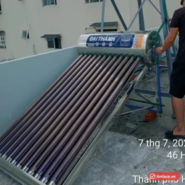 Máy nước nóng năng lượng mặt trời Đại Thành Classic 130 lít 12 ống lắp trên sân thượng, nhãn Đại Thành Classic trên bình