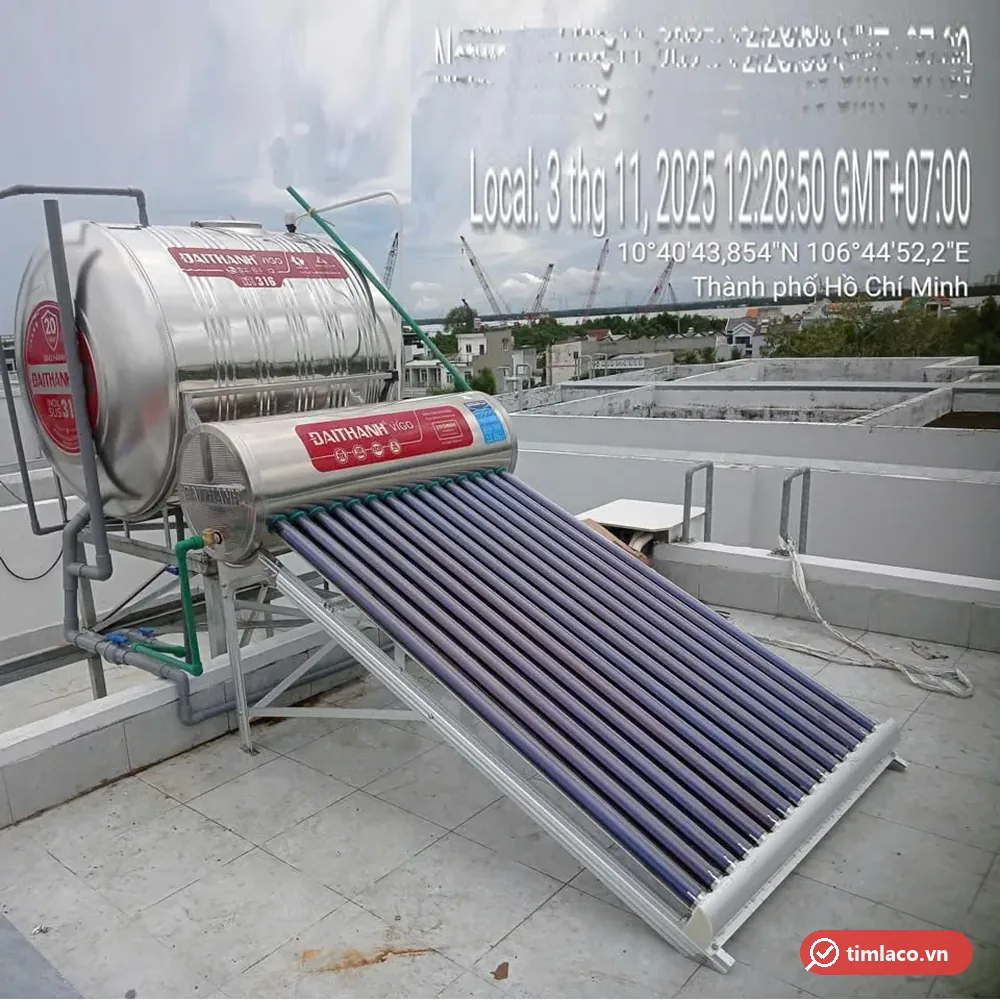 Máy nước nóng năng lượng mặt trời Đại Thành Vigo 160 lít 15 ống lắp trên sân thượng, nhãn Đại Thành Vigo trên bình