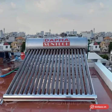 Máy nước nóng năng lượng mặt trời Dapha 220 lít 20 ống lắp trên sân thượng, nhãn Dapha Suntech trên bình