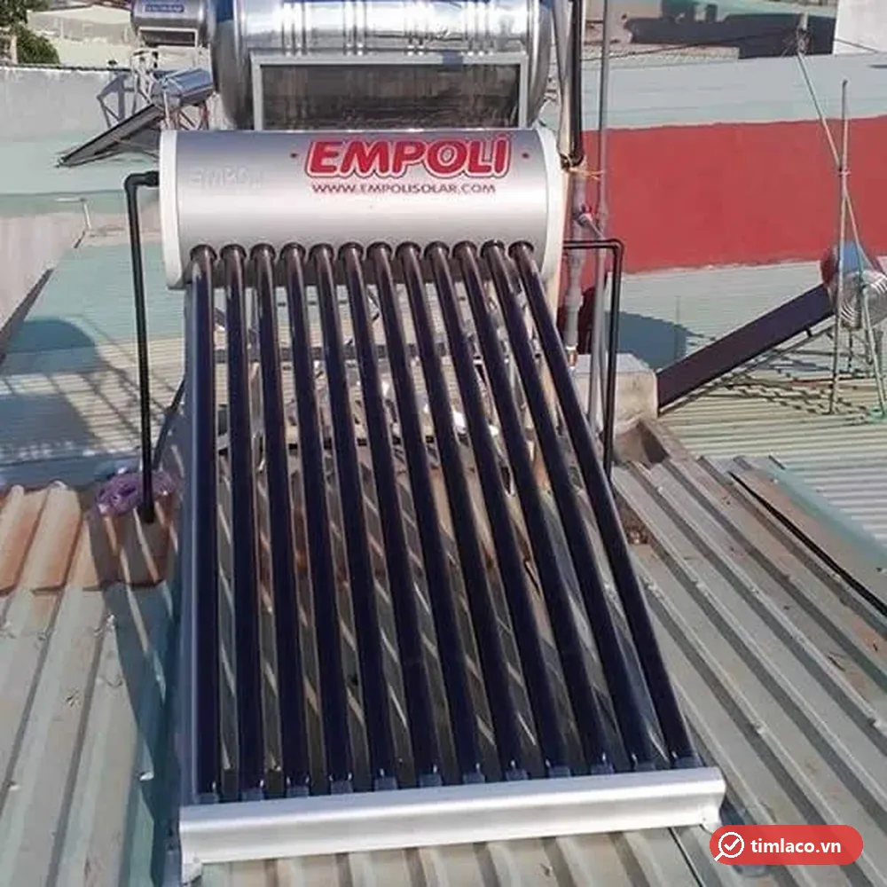 Máy nước nóng năng lượng mặt trời Empoli lắp trên mái tôn nhà phố (ảnh minh hoạ dòng hàng)