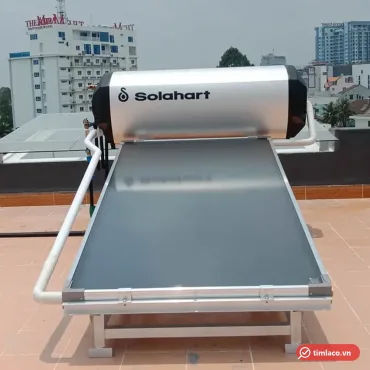 Máy nước nóng năng lượng mặt trời Solahart dòng L một tấm thu phẳng lắp trên sân thượng (ảnh minh hoạ dòng hàng)