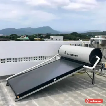 Máy nước nóng năng lượng mặt trời Solahart tấm phẳng một tấm thu lắp trên sân thượng (ảnh minh hoạ dòng hàng)