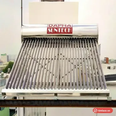 Máy nước nóng năng lượng mặt trời Dapha 320 lít nhìn chính diện, nhãn Dapha Suntech trên bình