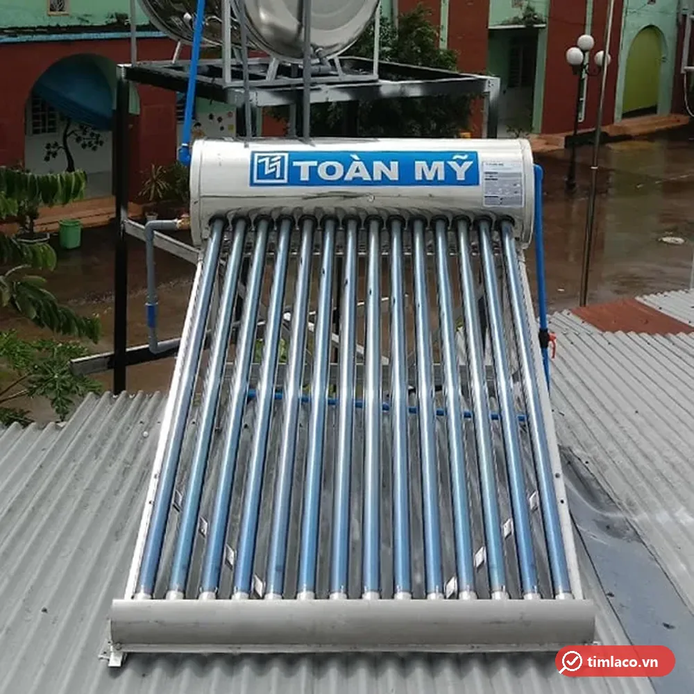 Máy nước nóng năng lượng mặt trời Toàn Mỹ 140 lít 14 ống lắp trên mái tôn, nhãn Toàn Mỹ trên bình